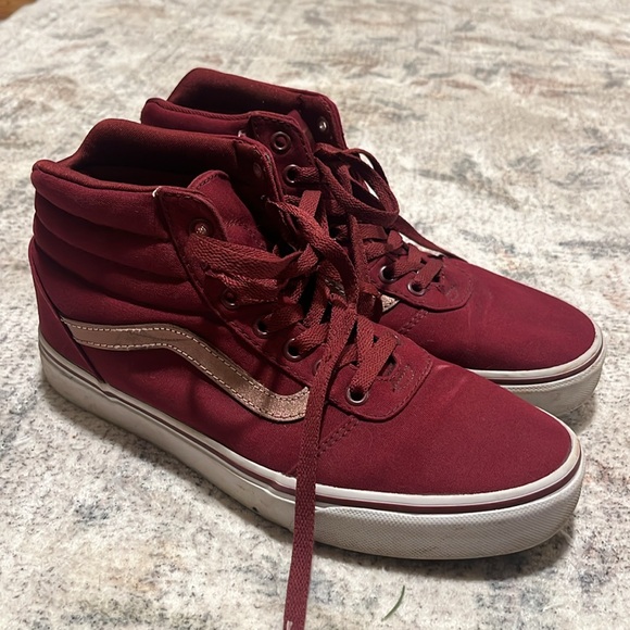 Vans Sk8 Women’s High Top Sneakers in Maroon with Rose Gold Detail - Picture 3 of 4